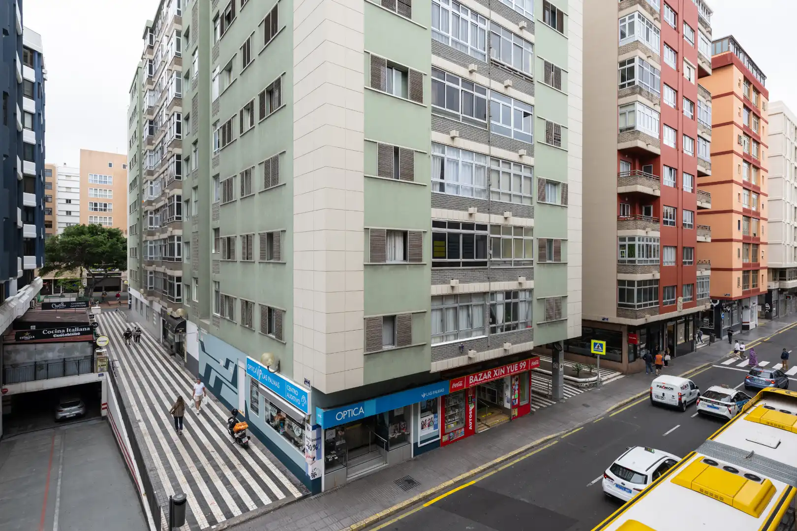 Vista exterior de Piso en venta en Las Palmas de Gran Canaria con Terraza, Trastero y Balcón