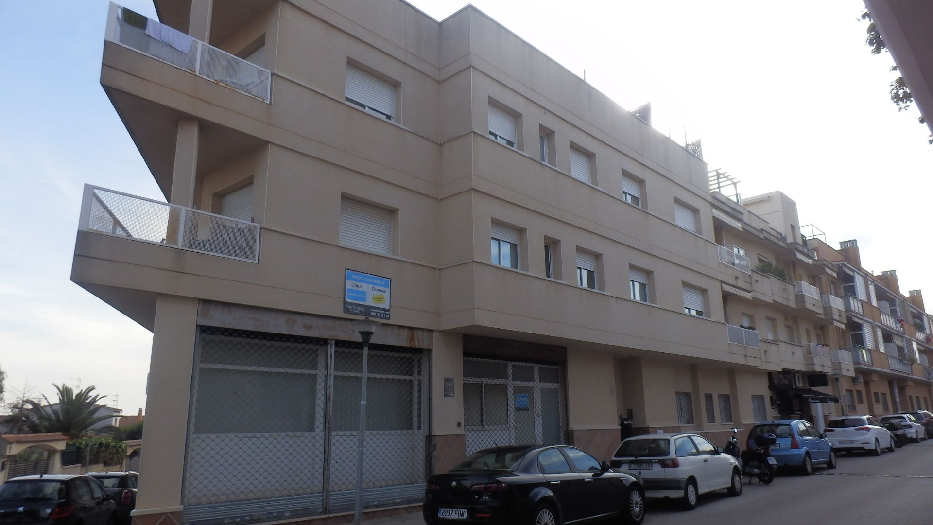 Vista exterior de Local en venta en Cubelles