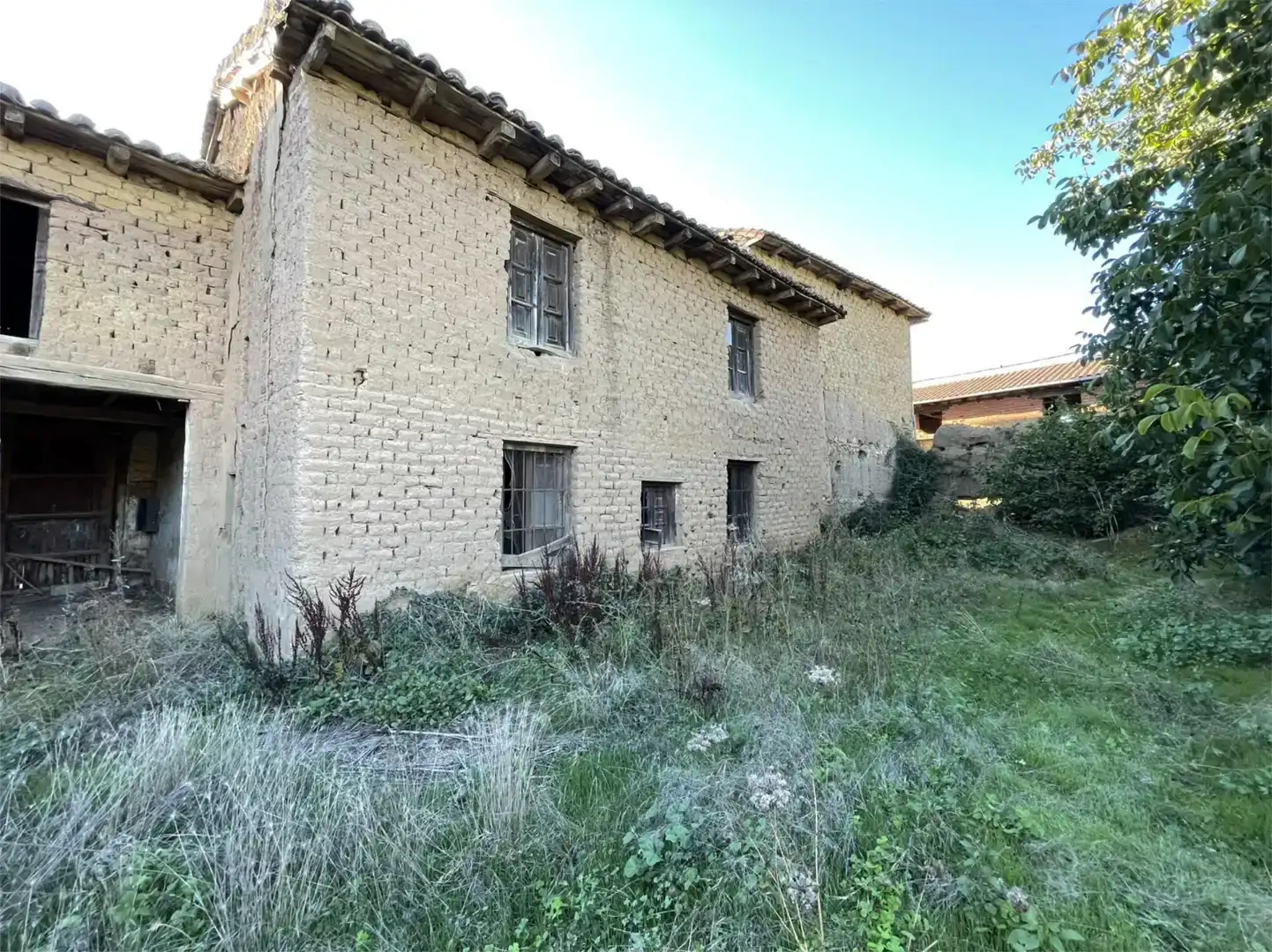 Vista exterior de Finca rústica en venda en Vegas del Condado amb Jardí privat