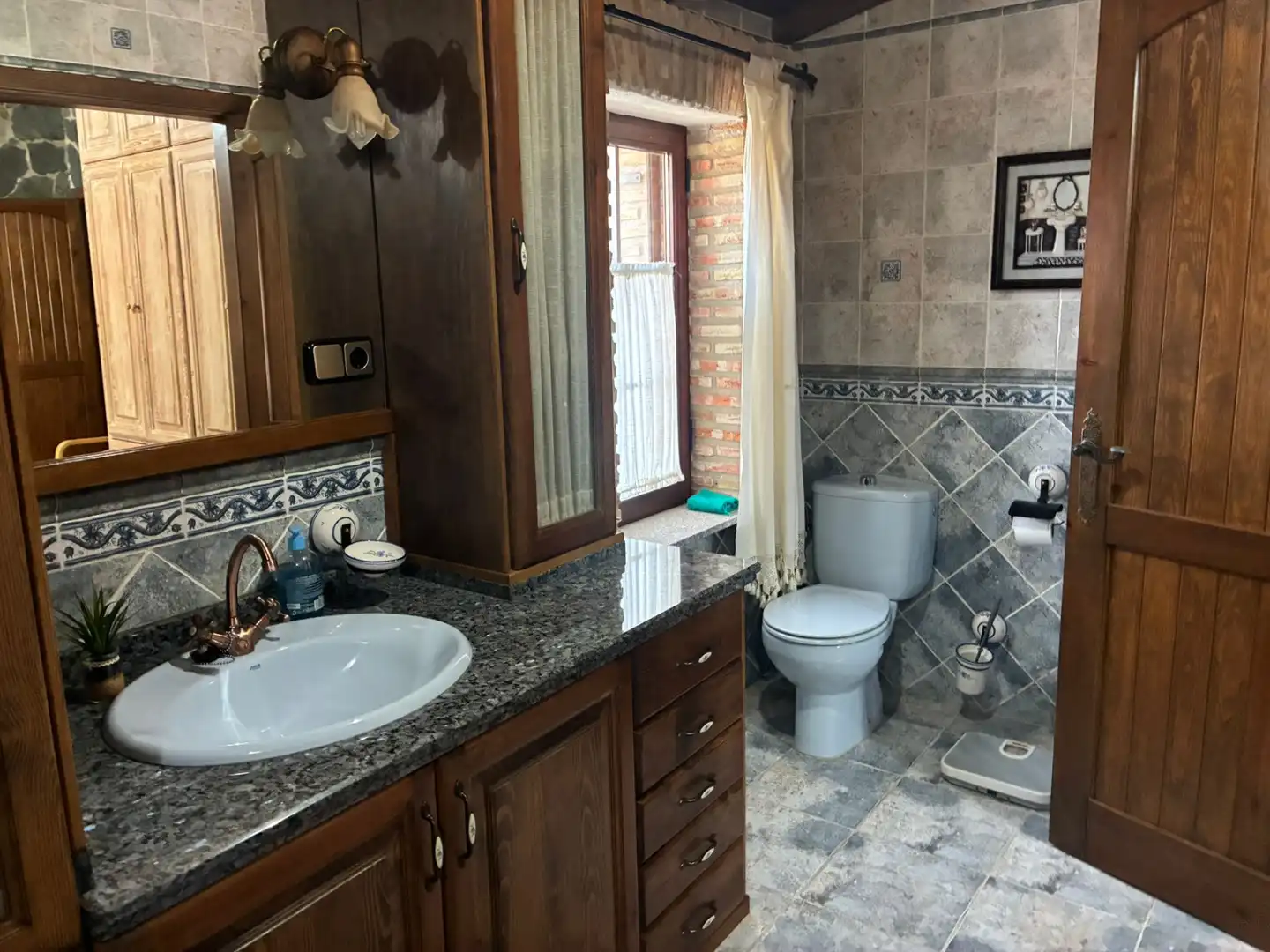 Baño de Finca rústica en venta en Cabezuela del Valle con Calefacción, Jardín privado y Terraza