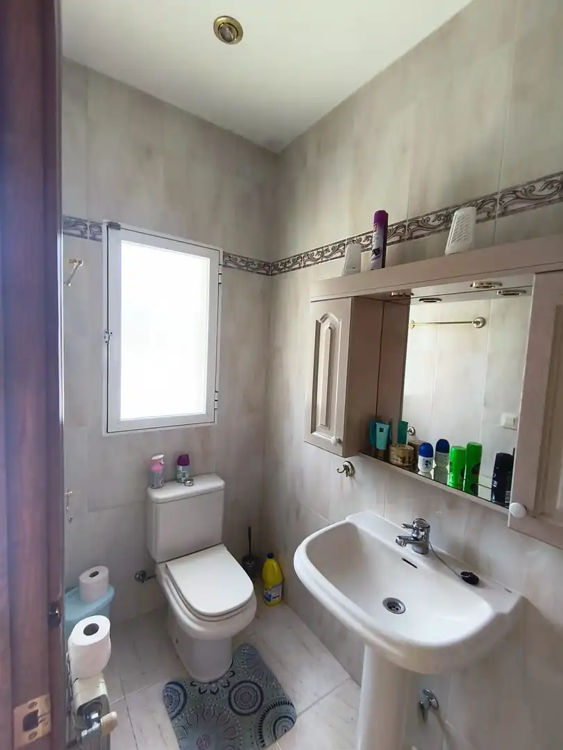 Badezimmer von Haus oder Chalet zum Verkauf in L'Alfàs del Pi mit Klimaanlage, Privatgarten und Terrasse
