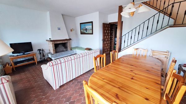 Sala d'estar de Casa adosada en venda en El Escorial amb Calefacció, Jardí privat i Terrassa