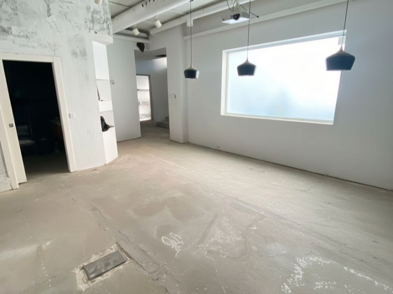 Premises for sale in Marbella  with Air Conditioner, Heating and Alarm