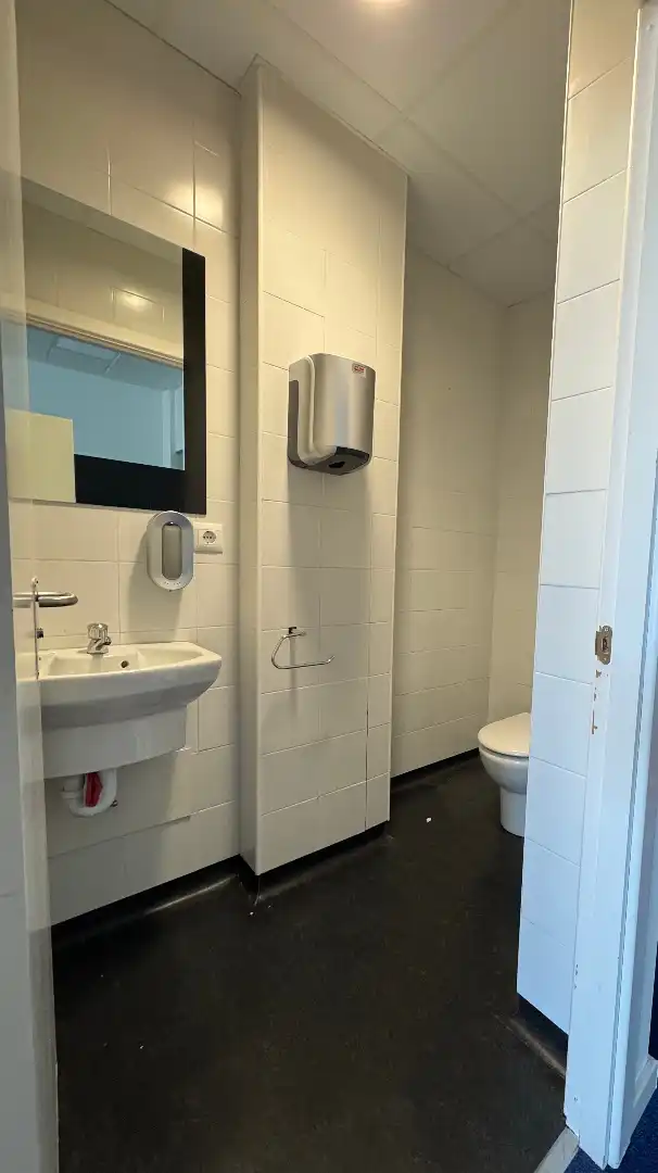 Bany de Oficina en venda en Donostia - San Sebastián  amb Aire condicionat, Calefacció i Terrassa