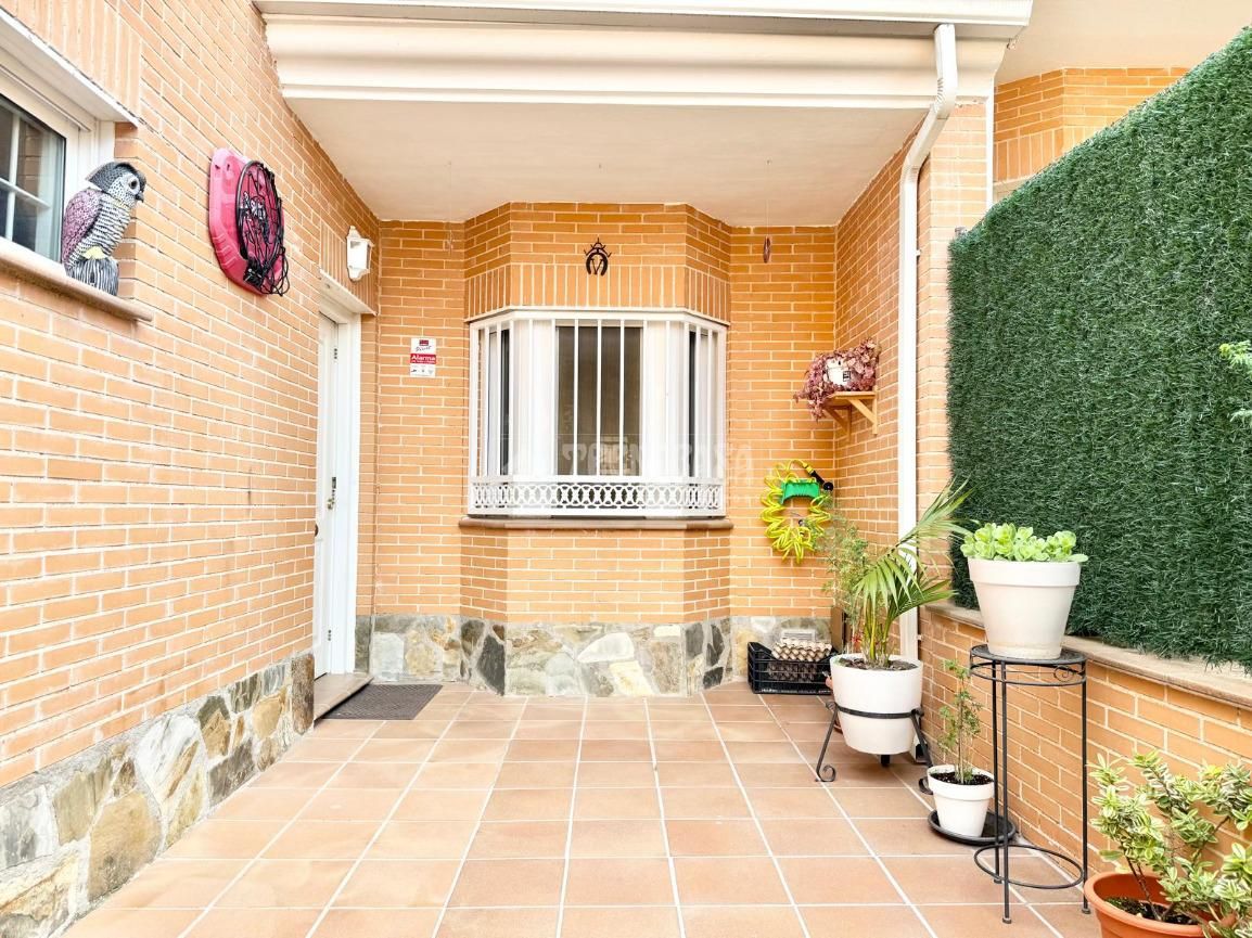 Casa adosada en venda en Recas amb Aire condicionat, Calefacció i Terrassa