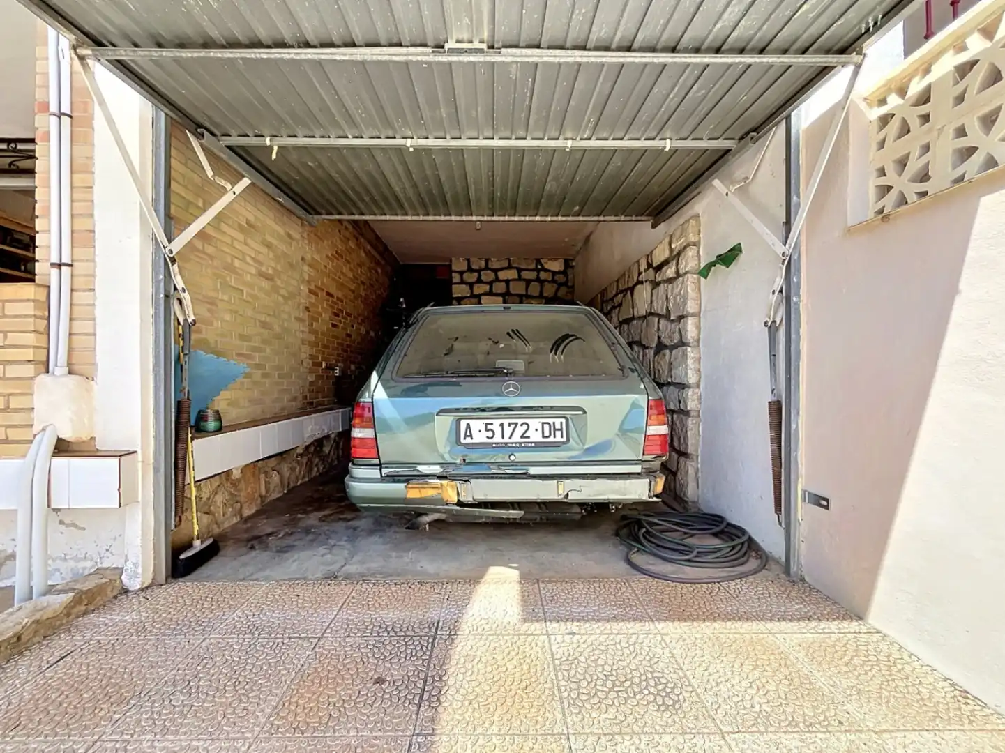 Aparcament de Casa o xalet en venda en Benidorm amb Aire condicionat, Calefacció i Jardí privat