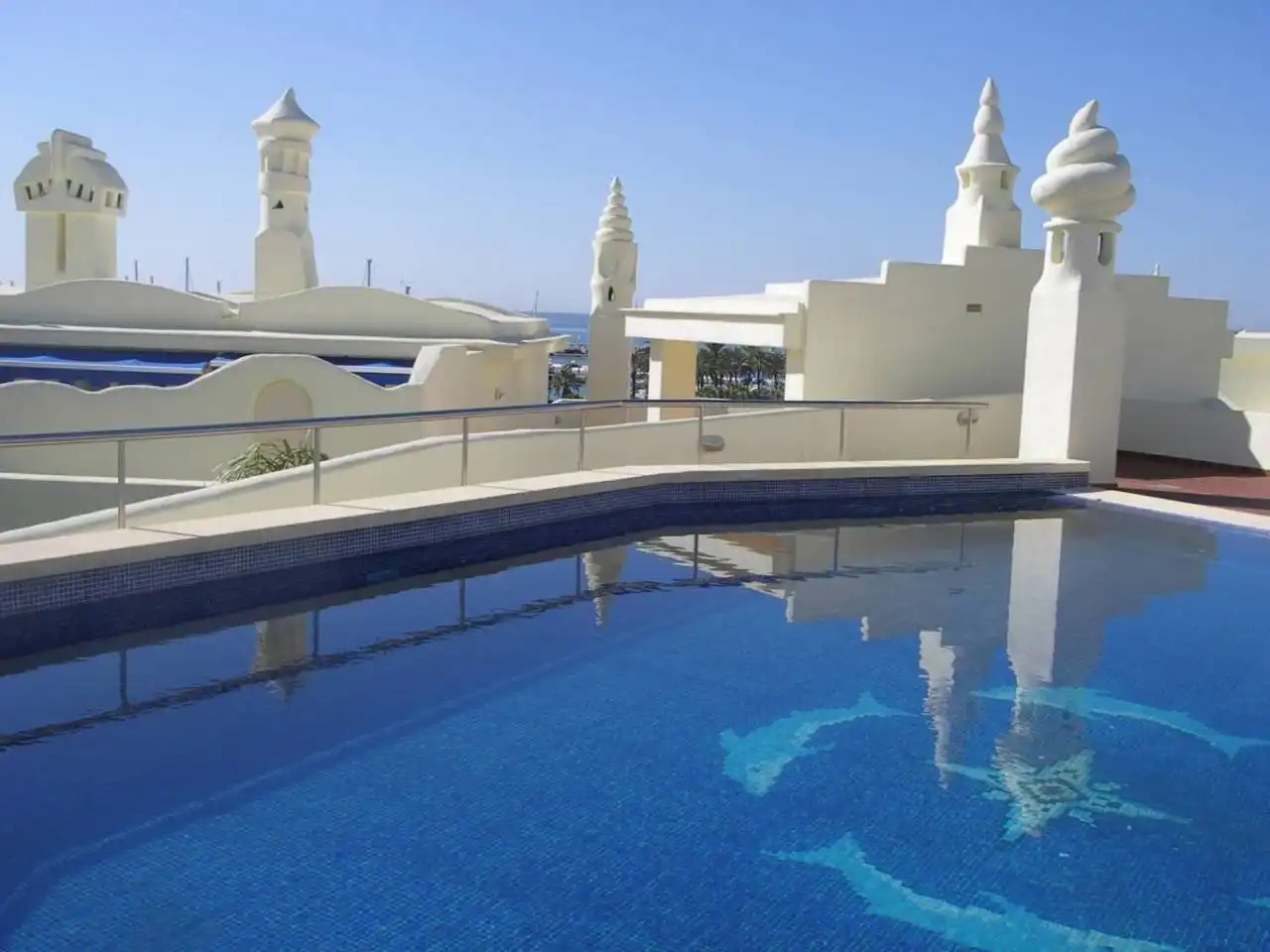Apartamento con piscina en alquiler en Puerto Marina