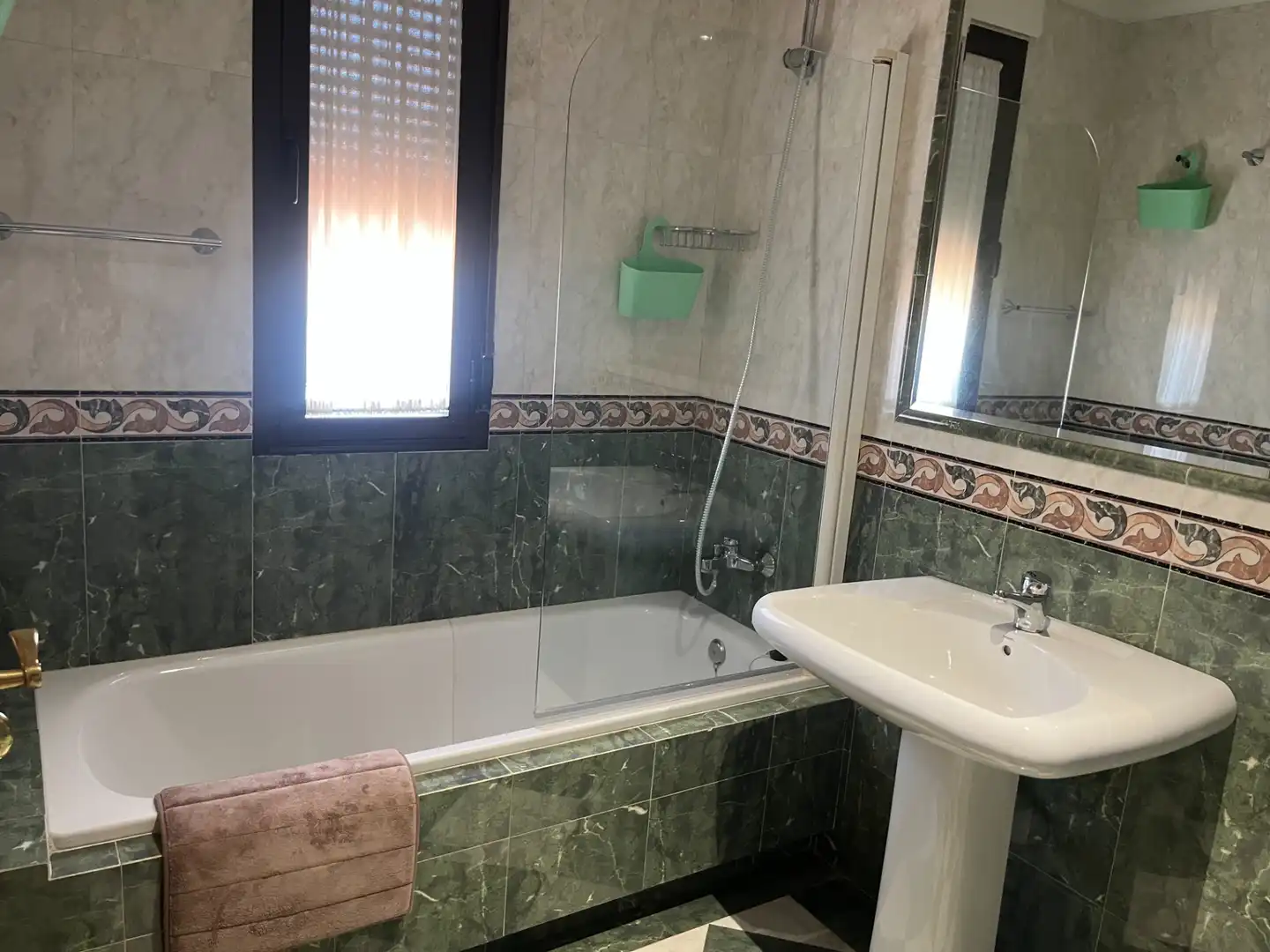 Bany de Casa adosada en venda en Monterrubio de Armuña amb Calefacció, Jardí privat i Parquet