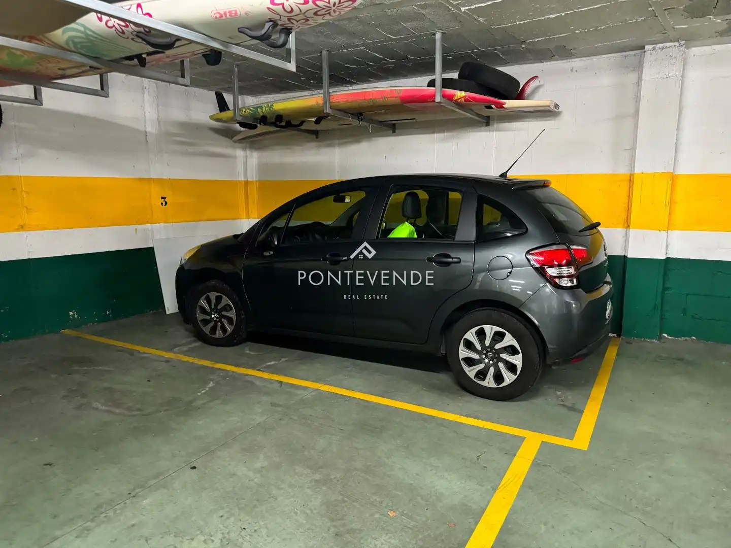 Parkplatz von Maisonette zum Verkauf in Bueu mit Klimaanlage, Heizung und Terrasse
