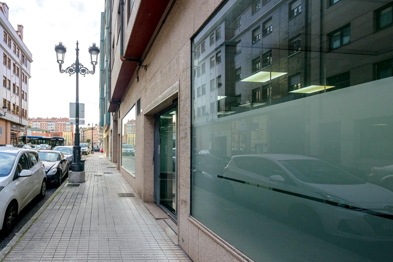 Premises for rent in Calle del Padre Florencio, 3, Milán - Pumarín