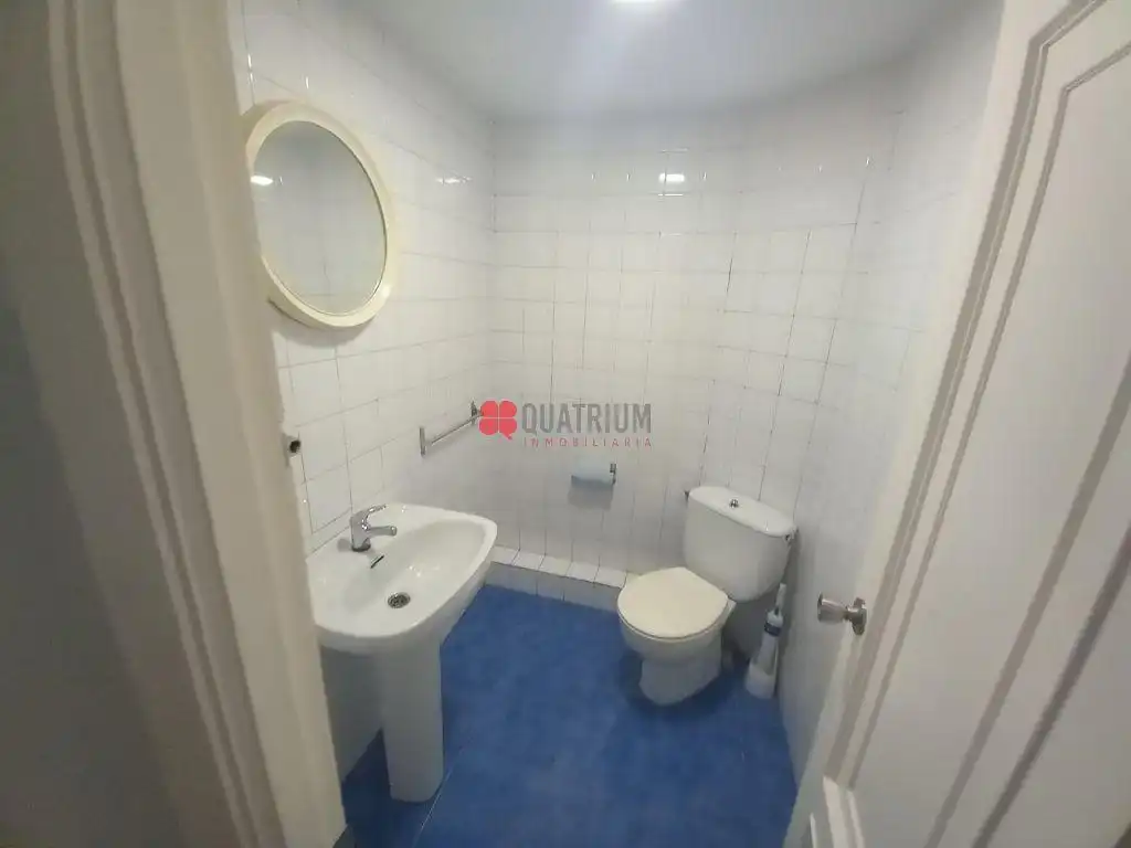 Badezimmer von Büro zur Miete in Ensanche - Sar