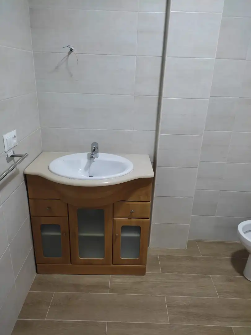 Baño de Piso de alquiler en Málaga con Amueblado, Lavadora y Microondas