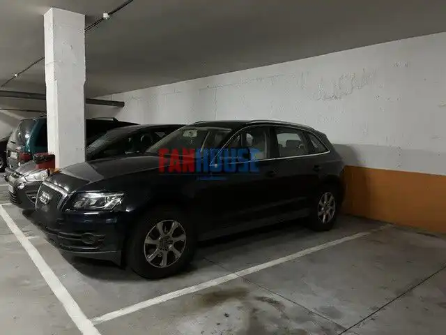 Aparcament de Pis en venda en Gijón  amb Calefacció i Traster
