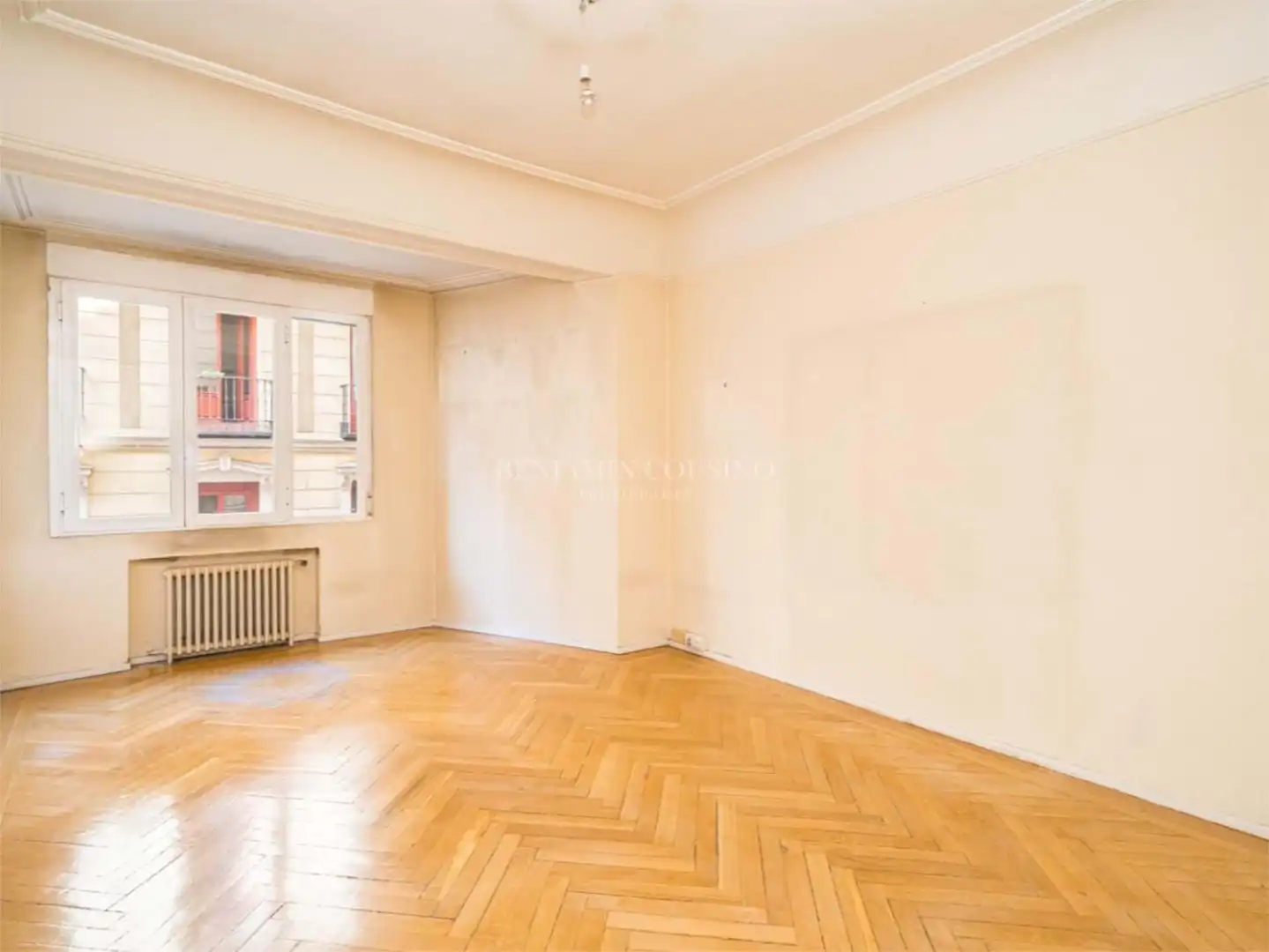Habitación de Piso en venta en Madrid con Balcón