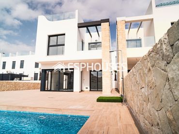 Chalet con balcón en venta en Orihuela Costa