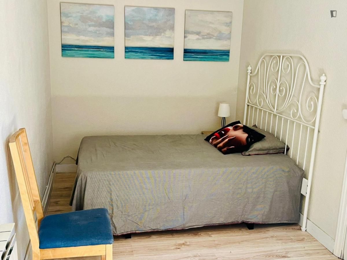 Apartament per a compartir a Caballería Española