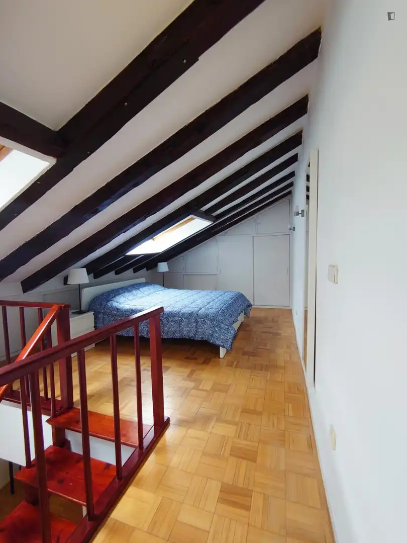 Study for rent in Cortes - Huertas
