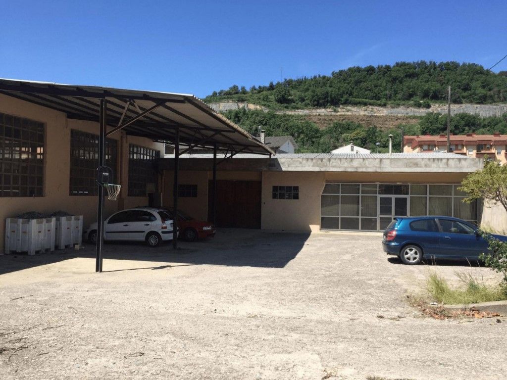 Exterior view of Industrial buildings to rent in Montesquiu