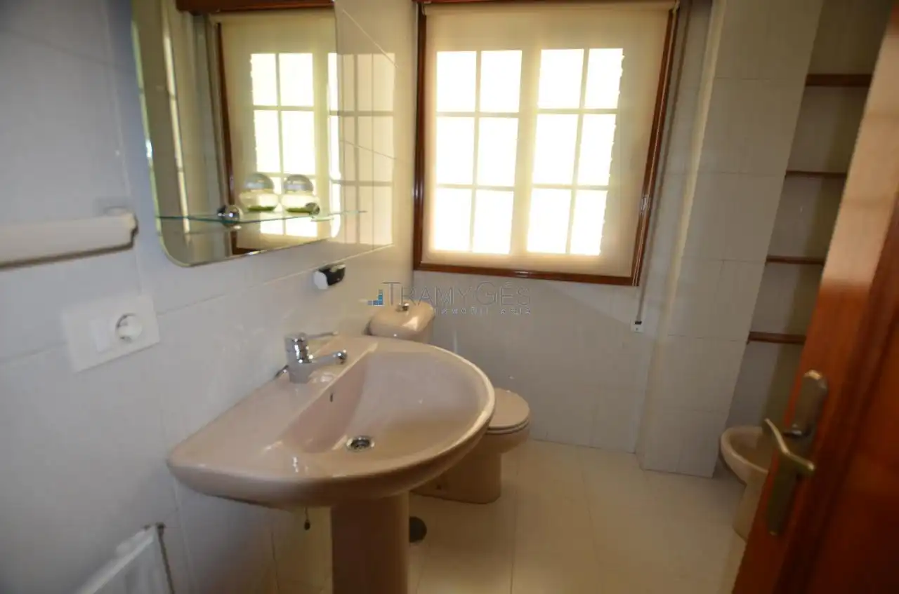 Bathroom of Flat for sale in Tui  with Heating, Parquet flooring and Balcony