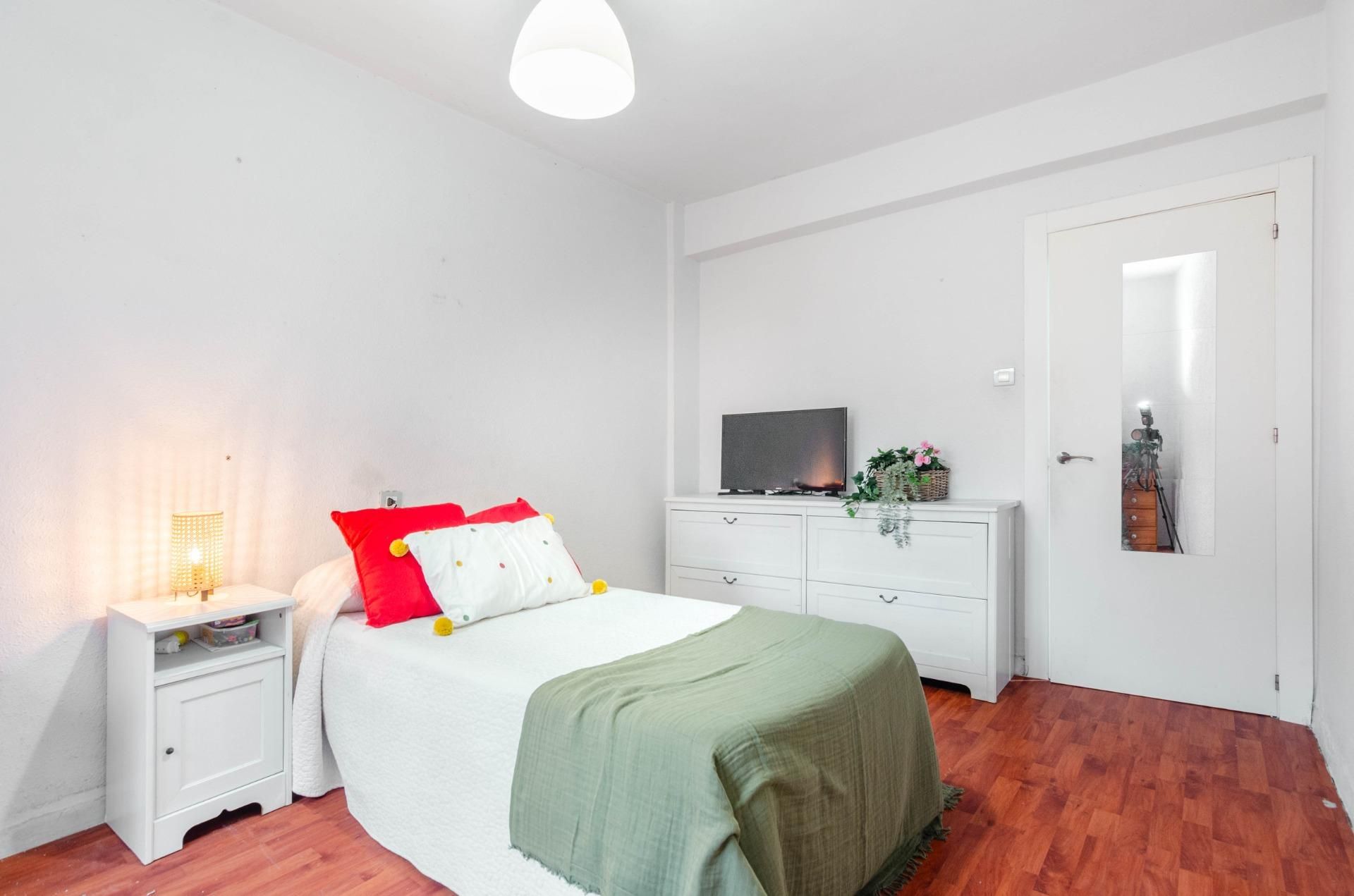 Bedroom of Flat for sale in Gijón   with Private garden, Storage room and Furnished