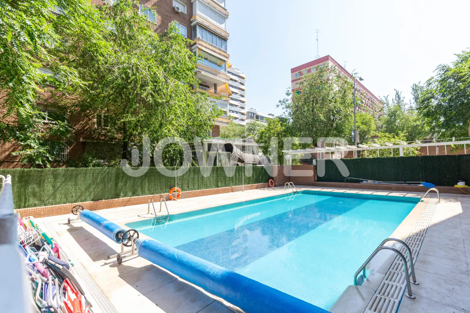 Swimming pool of Flat for sale in Madrid  with Air Conditioner, Storage room and Oven