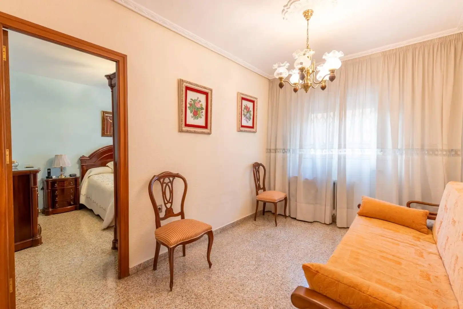 Living room of Flat for sale in Granada  with Air Conditioner, Heating and TV