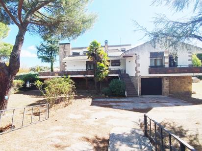 Vista exterior de Casa o xalet en venda en Alpedrete amb Terrassa i Piscina