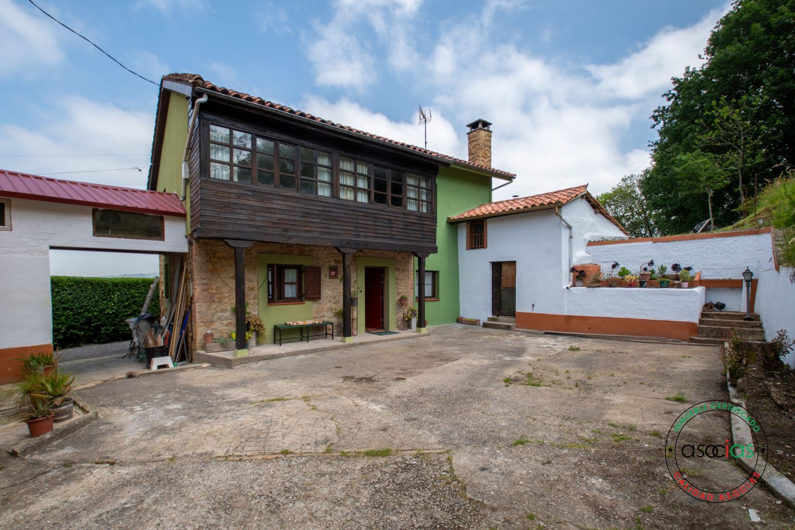 Vista exterior de Casa o xalet en venda en Siero amb Calefacció, Jardí privat i Terrassa