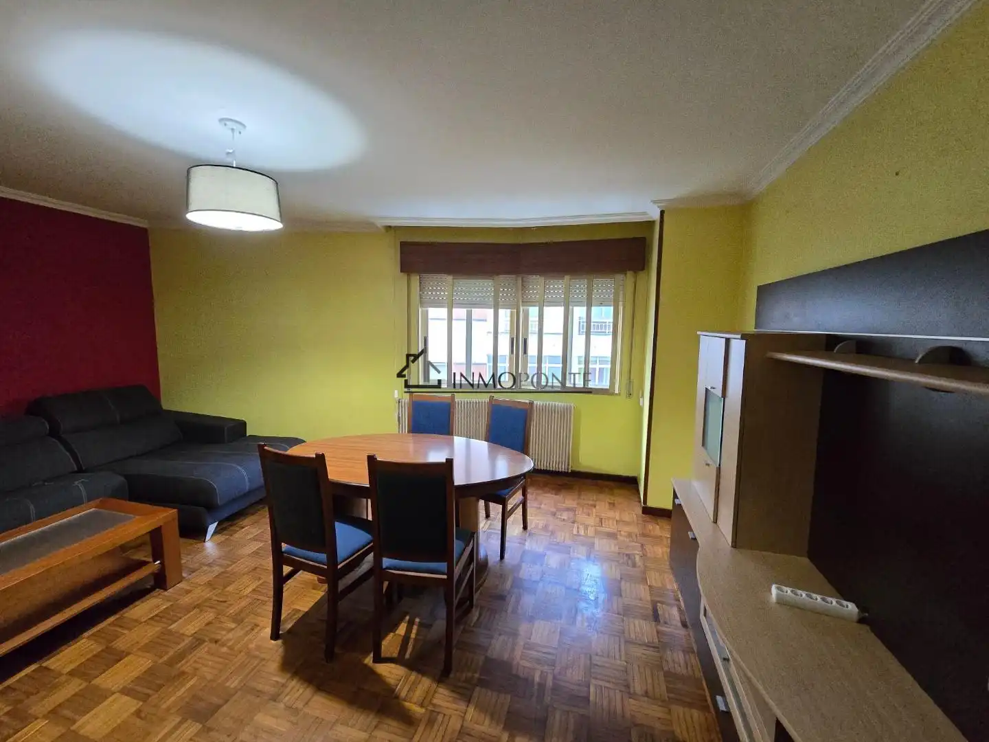 Sala d'estar de Pis en venda en Poio amb Calefacció, Traster i Moblat