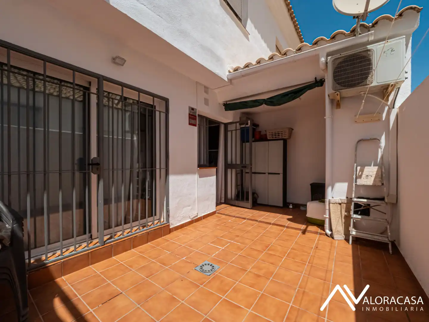 Terrasse von Einfamilien-Reihenhaus zum Verkauf in Cártama mit Möbliert