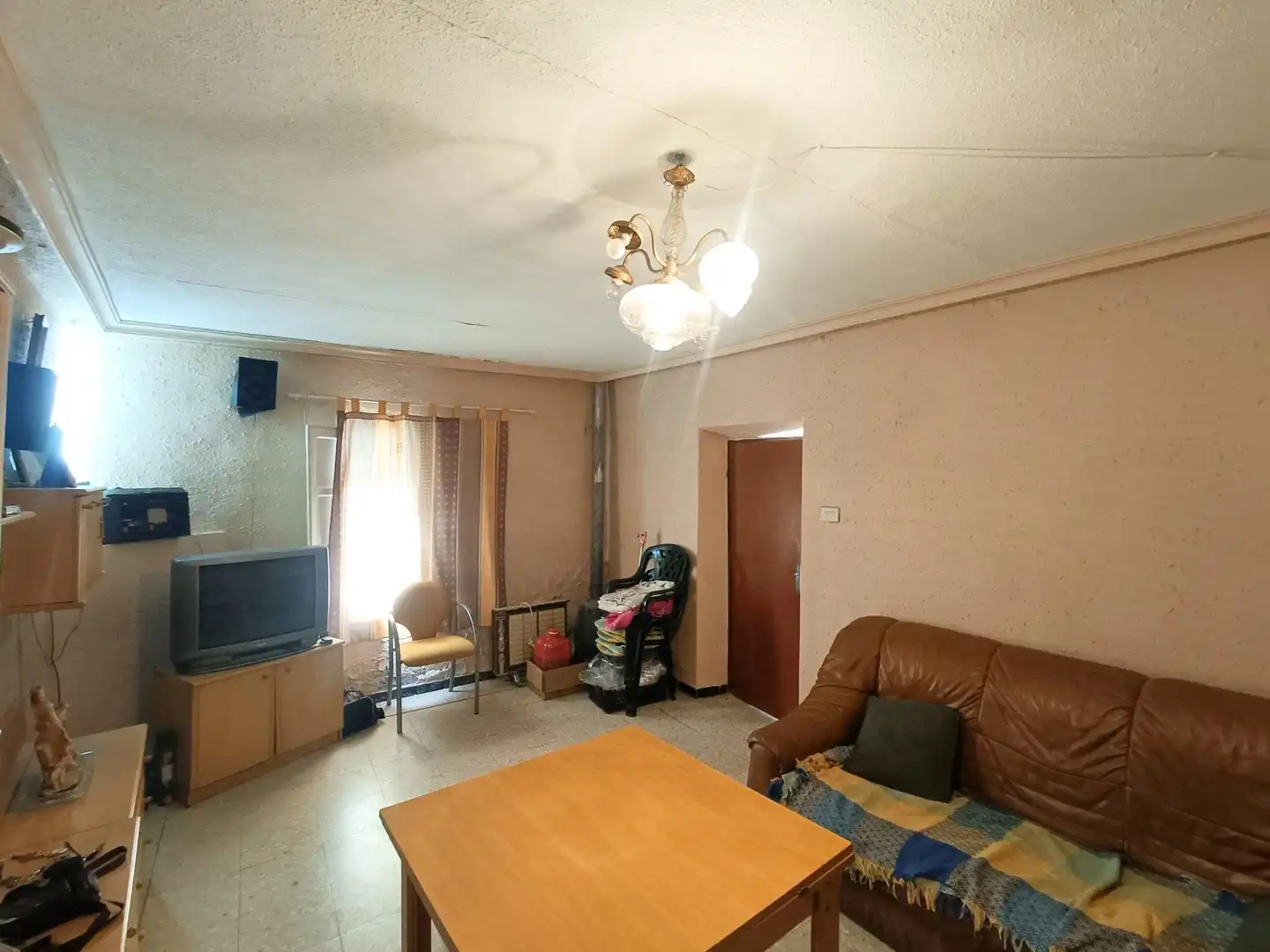 Sala d'estar de Casa adosada en venda en Puerto Lápice amb Calefacció i Balcó