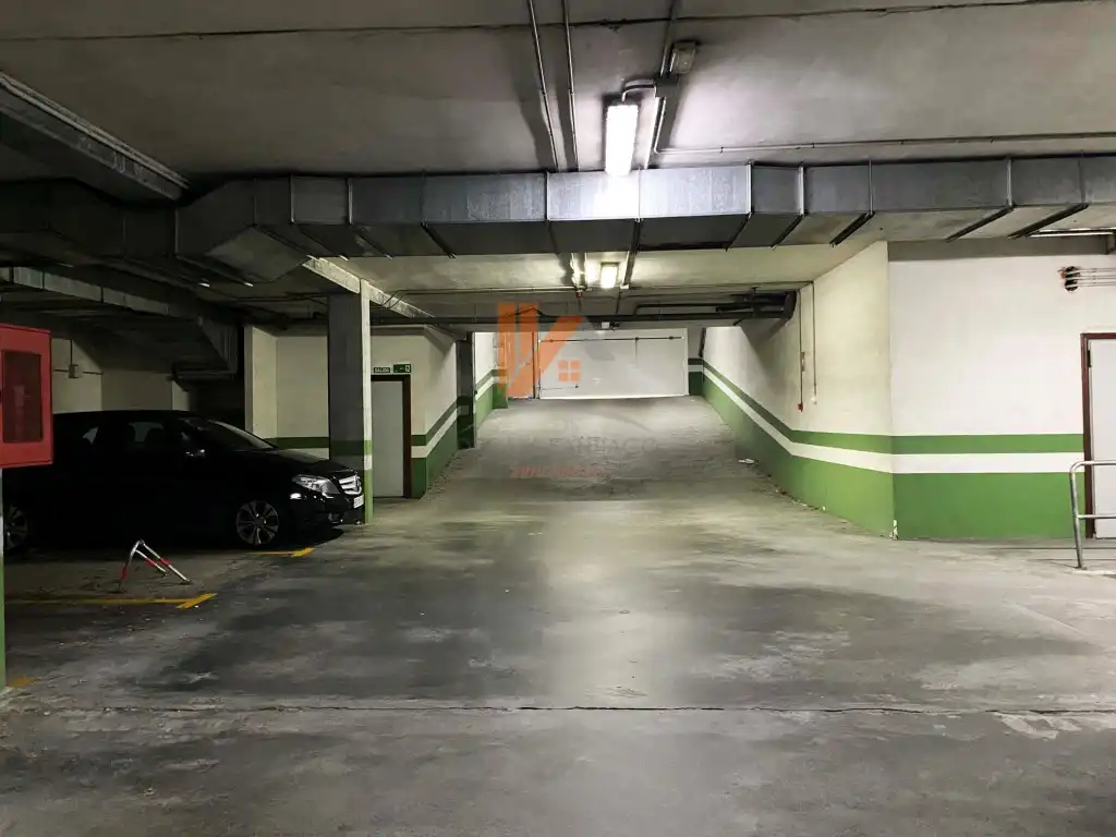 Aparcament de Garatge en venda en Santiago de Compostela 