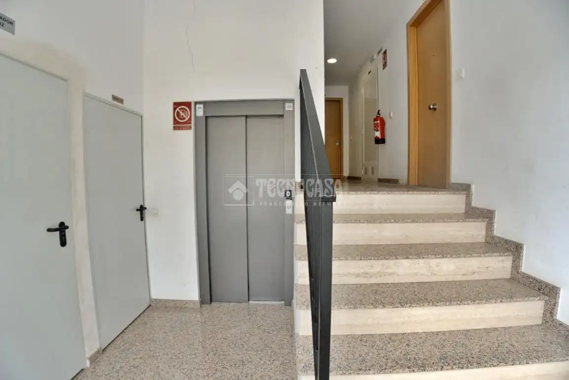 Flat with terrace for sale in Santa María del Águila, imagen 3