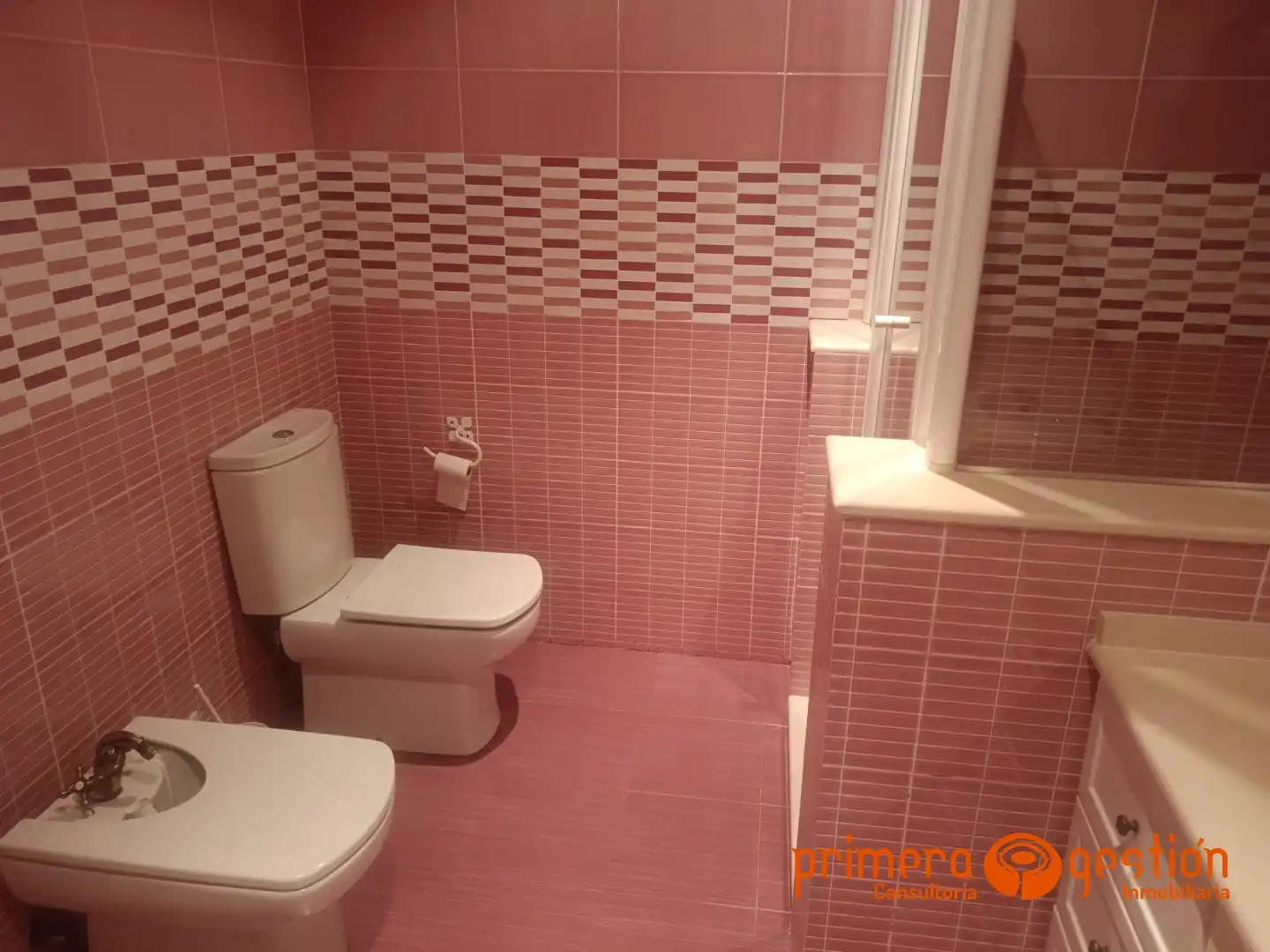 Baño de Piso en venta en Carmona con Aire acondicionado