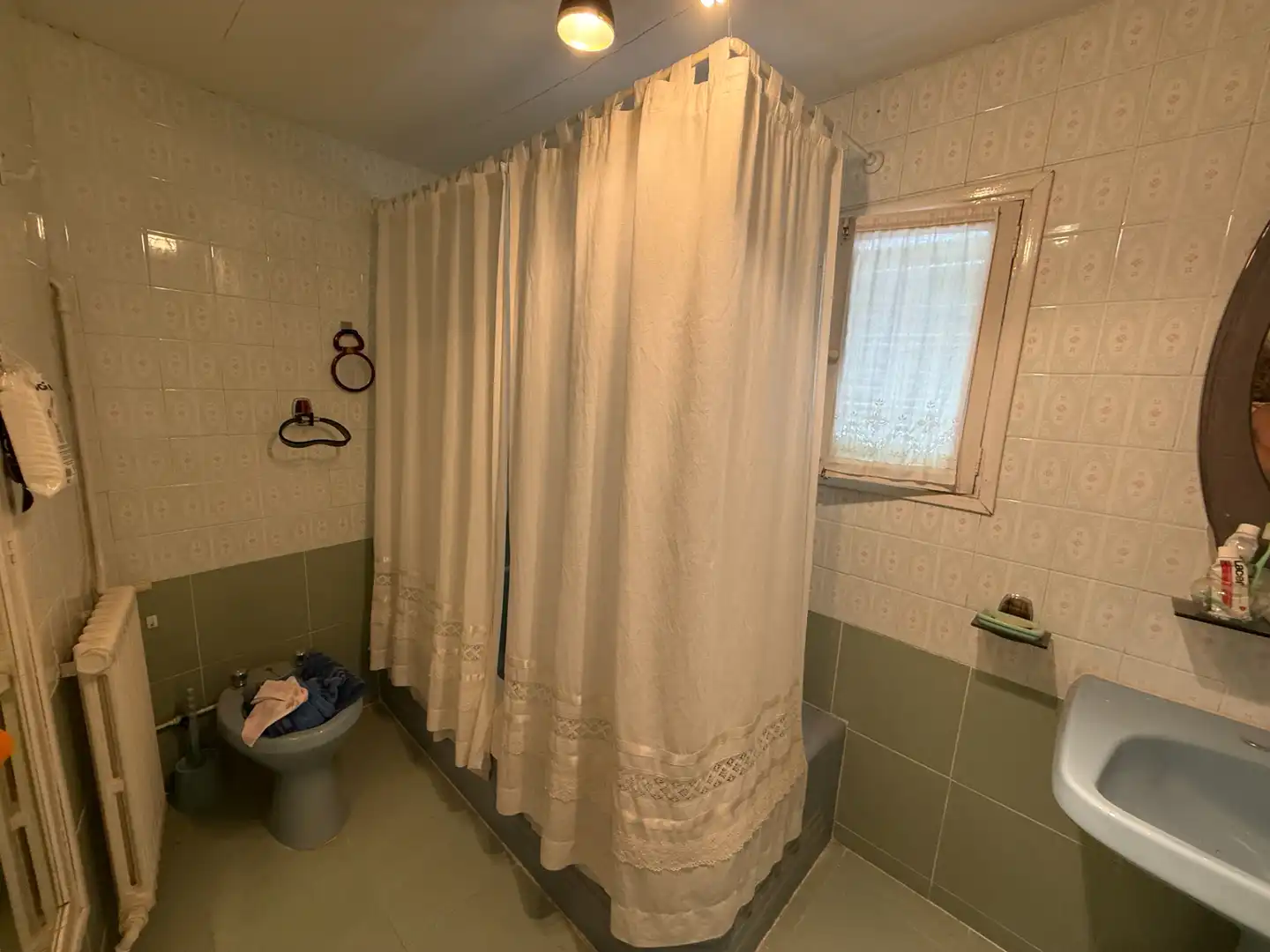 Baño de Finca rústica en venta en Perales con Calefacción, Amueblado y Horno