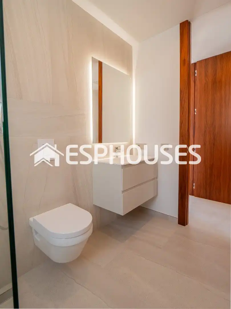 Bathroom of Houses for sale in Finestrat  with Air Conditioner, Terrace and Swimming Pool