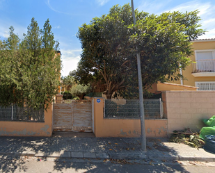 Vista exterior de Casa o xalet en venda en La Pobla de Vallbona amb Jardí privat, Terrassa i Balcó