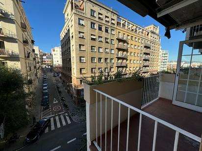 Exterior view of Flat for sale in  Barcelona Capital  with Balcony