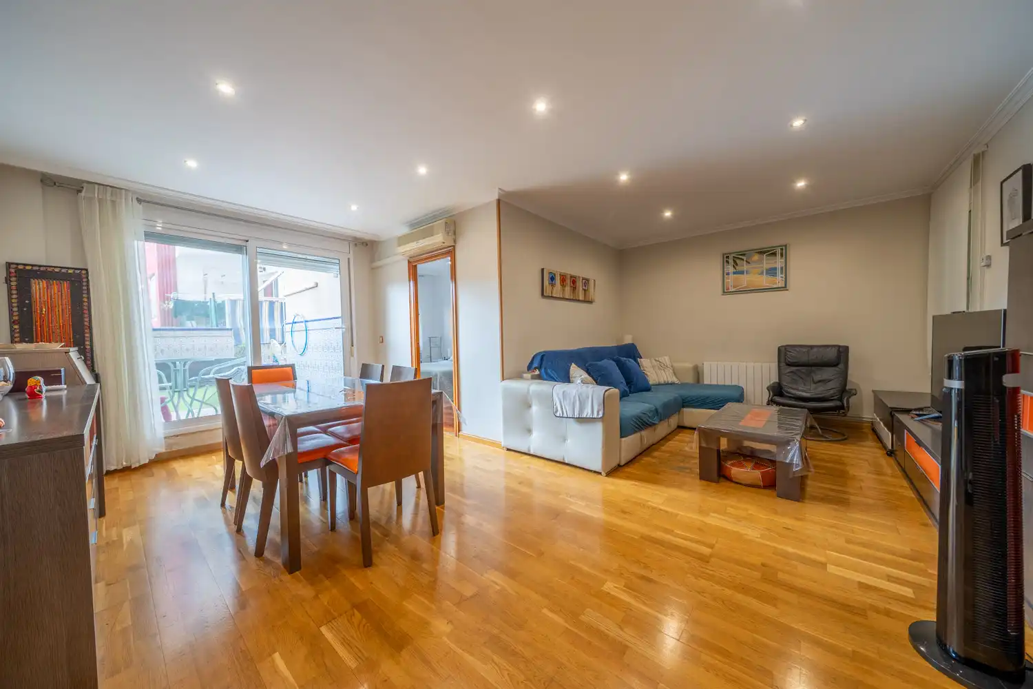 Living room of Flat for sale in Santa Coloma de Gramenet  with Air Conditioner, Heating and Terrace