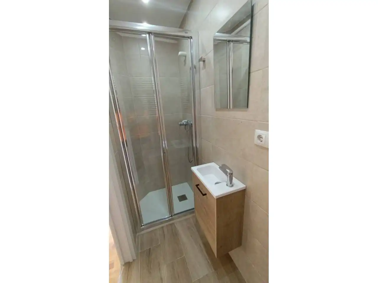 Bathroom of Flat for rent in Burgos  with Heating, Parquet flooring and Furnished