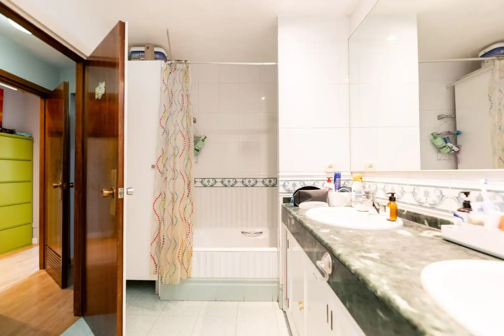 Badezimmer von Wohnungen zur Miete in Madrid mit Klimaanlage, Privatgarten und Terrasse