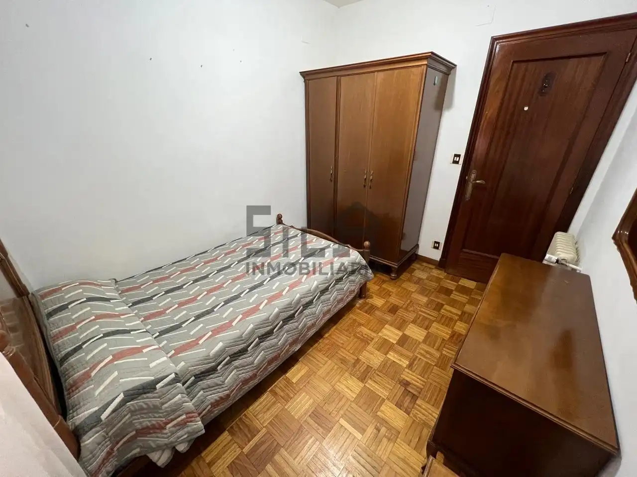 Schlafzimmer von Wohnung zur Miete in Ourense Capital  mit Heizung, Parkett und Möbliert