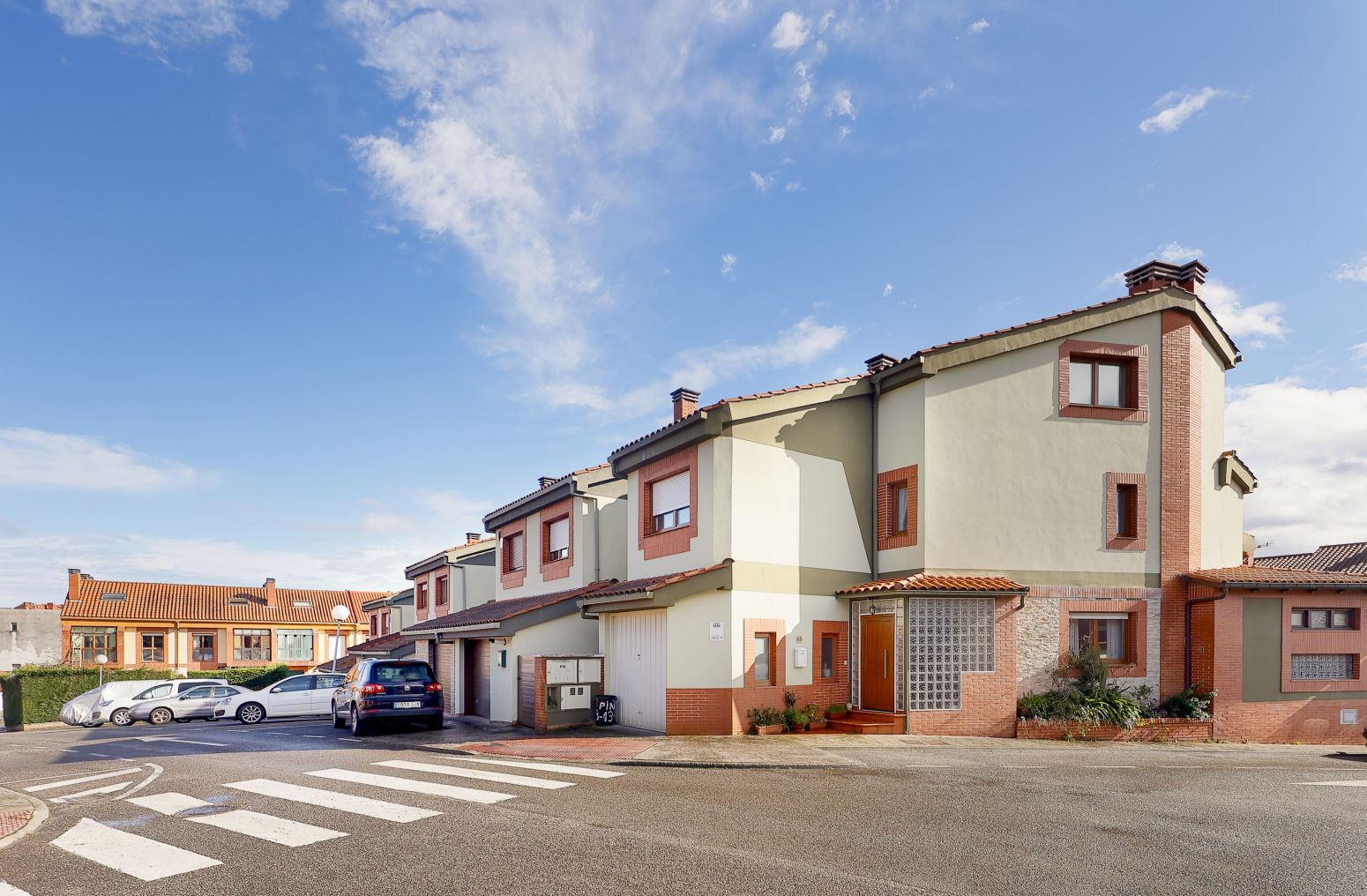 Vista exterior de Casa adosada en venta en Siero con Calefacción, Jardín privado y Parquet