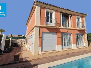 Villa con balcone in vendita a Golf Bahía
