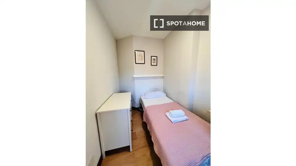 Habitación en Almenara -Ventilla