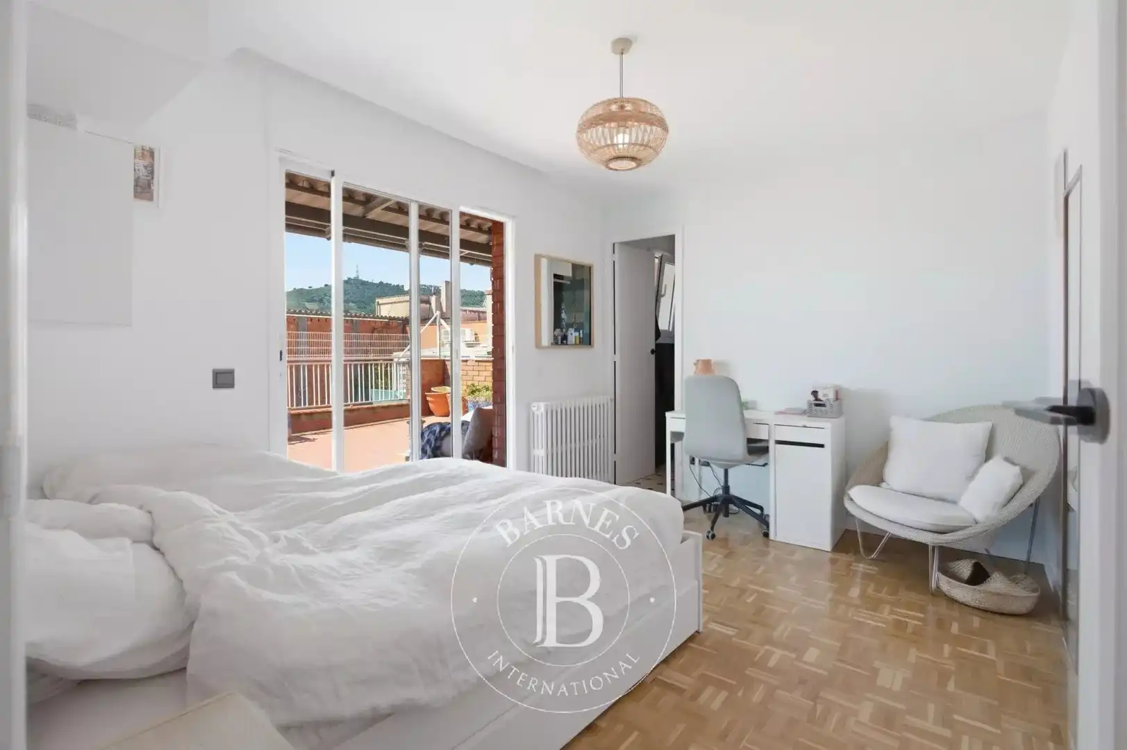 Schlafzimmer von Dachboden zum Verkauf in Barcelona mit Klimaanlage, Heizung und Terrasse