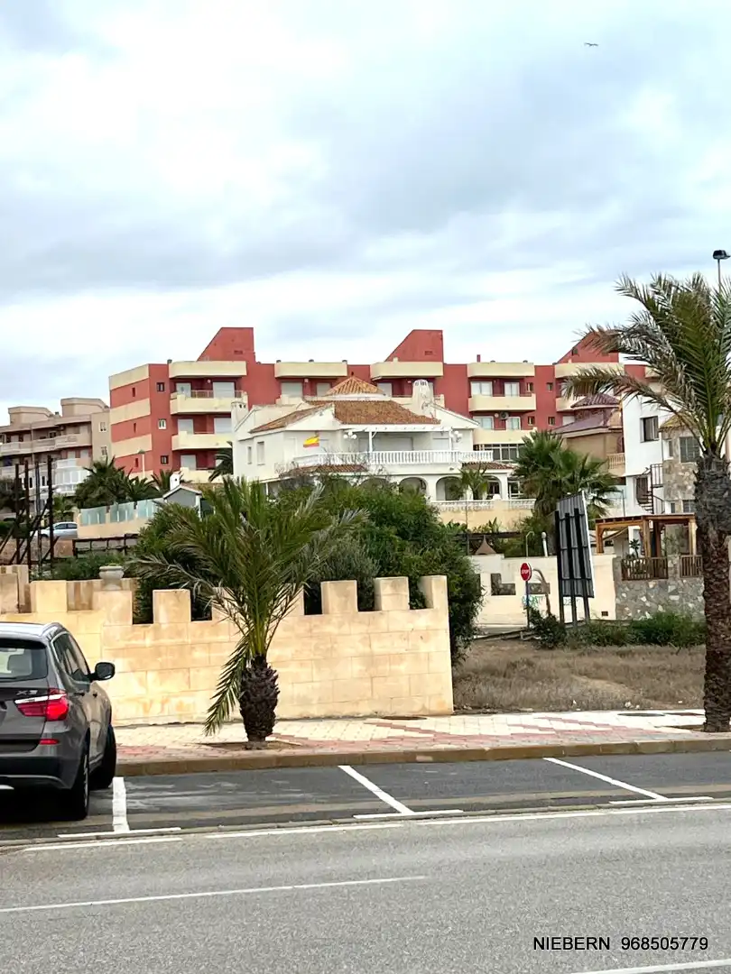 Außenansicht von Wohnung zum Verkauf in La Manga del Mar Menor mit Klimaanlage, Parkett und Terrasse