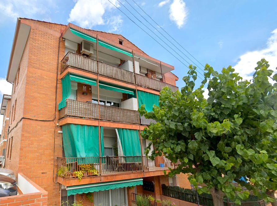 Vista exterior de Pis en venda en Cervelló