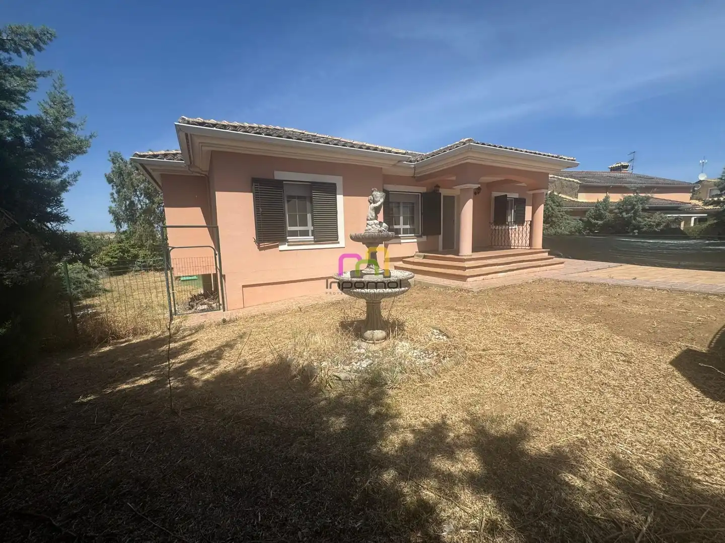 Vista exterior de Casa o xalet en venda en Badajoz amb Aire condicionat, Calefacció i Jardí privat