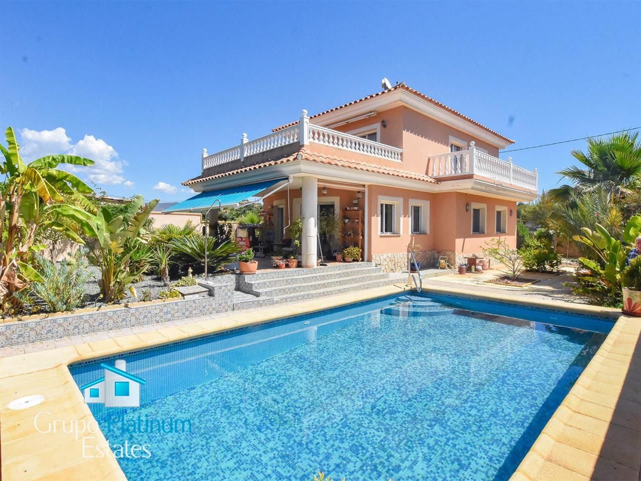 Vista exterior de Casa o xalet en venda en Águilas amb Aire condicionat, Jardí privat i Piscina